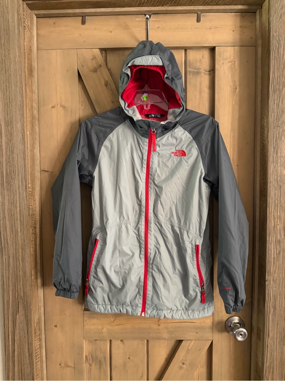 The North Face Boys DryVent Hooded Rain Jacket Grey Red
Size L 14/16